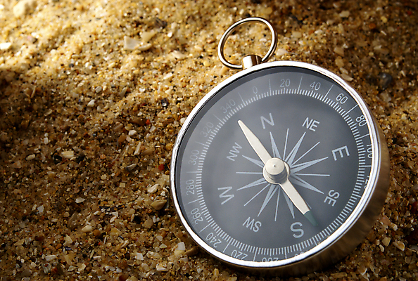 포토 JPG 해외이미지 종이 길 모래 여행 백그라운드 컨셉 밭 성공 설계 항해 사람없음 검은색 공백 장비 탐험 기구 나침반 방향 모험가 오브젝트 지형 조준 북쪽 동쪽 네비게이션 자석 남쪽 발견 서쪽 오리엔테이션 지리 카피스페이스 해외202004 해외포토 컬러 농업 배_교통 파일형식 이미지허브