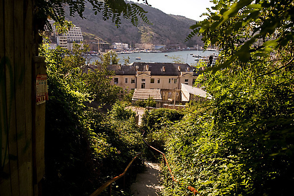 포토 JPG 해외이미지 나무 바다 산 주택 사람없음 교회 항구 만 언덕 타운 우크라이나 해외202004 해외포토 식물 유럽 종교건축 교통시설 건물 도시 파일형식 이미지허브