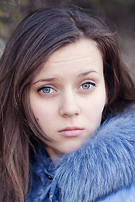 포토 JPG 해외이미지 1 응시 공원 여자 행복 얼굴 포즈 자연 한명 미소 사람 성인 야외 초록색 여름 햇빛 머리 개화 싱글 거짓말 유일 해외202004 해외포토 시선 계절 공공시설 꽃 감정 컬러 표정 신체부위 태양 생태계 파일형식 이미지허브