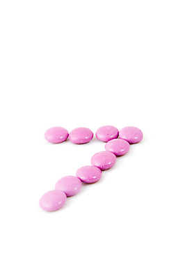 포토 JPG 해외이미지 알파벳 음식 백그라운드 사탕 선물 사람없음 숫자 초콜릿 식사 흰색 생일 달콤 맛 먹기 제비꽃 질감 7 고립 해외202004 해외포토 문자 영어 기념일 꽃 컬러 컨셉 모션 디저트 파일형식 이미지허브