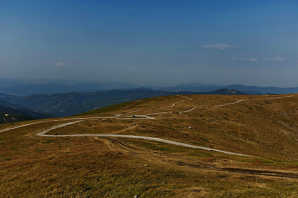 포토 JPG 해외이미지 나무 구름 계절 꽃 도로 자연 하늘 산 풍경 경사 사람없음 여름 계곡 고속도로 숲 언덕 분필 암초 불가리아 웅장함 절정 해외202004 해외포토 자연요소 식물 길 교통시설 초크 생태계 파일형식 남유럽 이미지허브