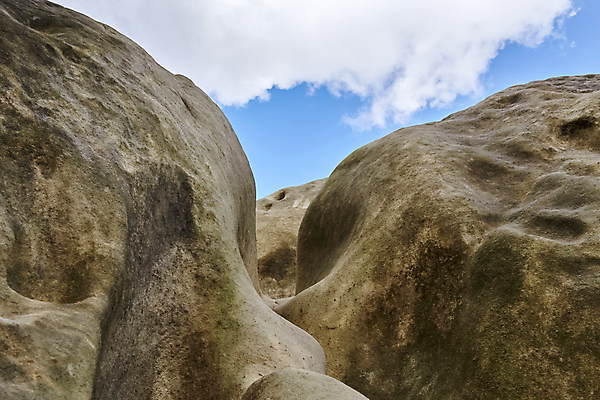 포토 JPG 해외이미지 구름 유럽 여행 자연 하늘 산 풍경 경사 사람없음 야외 여름 파란색 하이킹 사막 구멍 암초 체코 사암 내추럴 공화국 보헤미아 전국 절정 지질 지질학 해외202004 해외포토 자연요소 계절 교육 나라 컬러 레저 돌_바위 생태계 파일형식 이미지허브