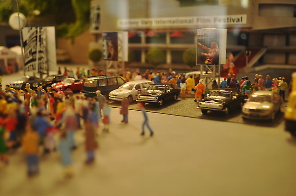 포토 JPG 해외이미지 모델 여행 비즈니스 건축양식 부분 교통시설 놀이 버스 형상 사람 풍경 취미 사람없음 건물 빨간색 세트 장난감 기계 블록 미니어처 기차 화물 바퀴 수증기 숲 작음 아스팔트 땅 수집 향수 박물관 복고 과거 열정 엔진 모터 디젤 선로 인공 회복 해외202004 해외포토 건축물 건축 감정 도로 육상교통 컬러 교통 컨셉 대중교통 모형 화장품 운송업 크기 시설 파일형식 이미지허브