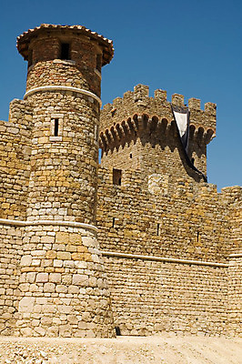 포토 JPG 해외이미지 농업 포도 사람없음 탑 와인 성 중세 언덕 포도밭 포도나무 계단식 대각선 양조장 토스카나 해외202004 해외포토 건축물 산업 선 밭 과일 주류 이탈리아 역사 과일나무 파일형식 이미지허브