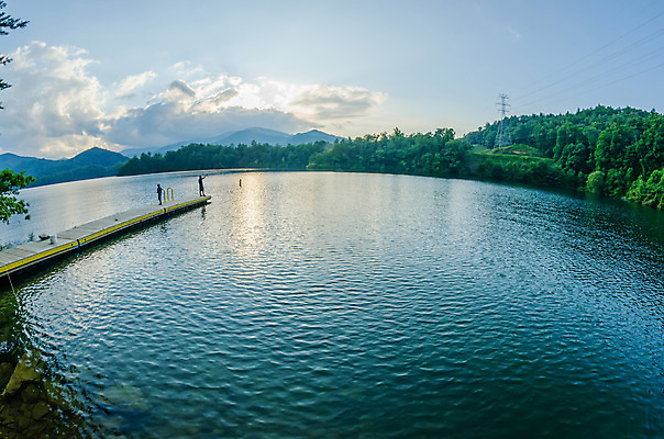 포토 JPG 해외이미지 구름 호수 스포츠 바다 잎 자연 하늘 낚시 무선통신 산 풍경 경사 사람없음 야외 물 여름 반사 침묵 가을 저수지 연못 보트 카누 장면 카약 북쪽 해외202004 해외포토 자연요소 식물 계절 배_교통 통신 레저 소리 수상스포츠 방향 생태계 파일형식 이미지허브