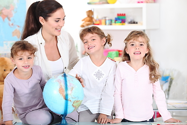 포토 JPG 해외이미지 백인 1 여자 행복 어린이 지도 2 학교 탁자 수업 넥타이 주택 서기 미소 앉기 풍경 여러명 여름 빛 금발 세계 갈색 지구본 머리카락 교사 기댐 흰색 악단 최고 면 책상 웨이브 무릎 반대 포니테일 공평 해외202004 해외포토 서양인 직업 헤어스타일 잡화 계절 교육 감정 음악 컬러 가구 다수 모션 표정 사람 건물 신체부위 머리 파일형식 이미지허브