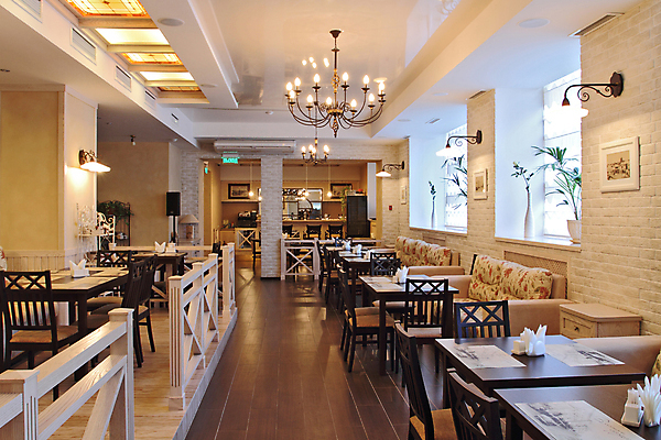 포토 JPG 해외이미지 식물 직업 산업 문화 안경 벽 의자 창문 탁자 벽돌 전등 조명 바닥 실내 사람 사람없음 내부 목재 장식 가로 식당 카페 흰색 램프 직물 바 서비스 시설 스타일 해외202004 해외포토 나무 잡화 컬러 가구 재료 상점 파일형식 이미지허브