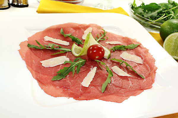 포토 JPG 해외이미지 그릇 토마토 방울토마토 치즈 육류 사람없음 빨간색 와인 저녁식사 이탈리아 소고기 화이트와인 슬라이스 라임 점심식사 루꼴라 식품점 해외202004 해외포토 식기 유럽 컬러 채소 과일 식재료 유제품 주류 상점 식사 파일형식 이미지허브