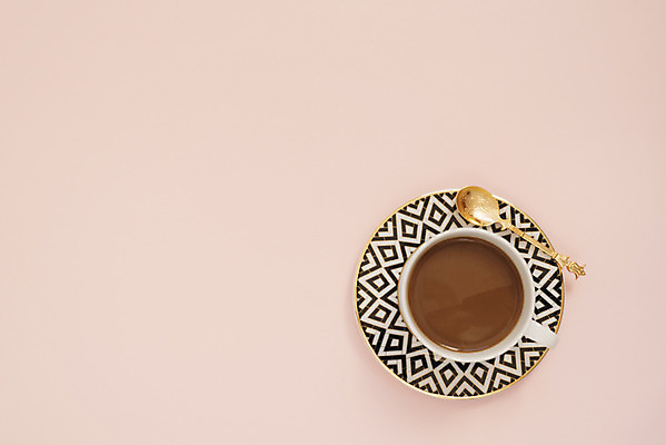 포토 JPG 해외이미지 디자인 커피 음료 음식 분홍색 백그라운드 탁자 아침 사람없음 컵 컬러풀 사무실 유행 검은색 쪽지 줄무늬 카페 머그컵 수확 흰색 신선 최고 신용카드 황금 플랫 고급 아침식사 정상 주식 책상 머리위 위치 단절 파스텔톤 프리랜서 스타일 카피스페이스 방식 해외202004 해외포토 주간 직업 식기 컬러 가구 컨셉 무늬 농업 비즈니스 금융 상점 식사 공백 파일형식 이미지허브