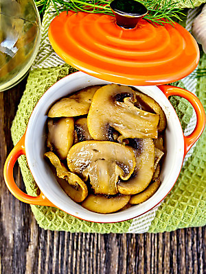 포토 JPG 해외이미지 음식 조각 다이어트 채소 과일 재료 실내 건강 마늘 요리 사람없음 목재 빨간색 세로 갈색 주방 식사 저녁식사 버섯 튀김 흰색 신선 도자기 그룹 오븐 굽기 먹기 향신료 오브젝트 상쾌 유기농 냅킨 흙더미 곰팡이 딜 식용 채식주의자 개조 해외202004 해외포토 나무 웰빙 감정 컬러 모션 내부 흙 가전제품 구이 채식 향미료 파일형식 더미 이미지허브