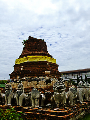 포토 JPG 해외이미지 아시아 종교 문화 조각 여행 백그라운드 불교 건축양식 태국 하늘 미술 사람없음 조각상 노란색 평화 탑 맑음 봄 사찰 역사 신성 숭배 옛날 해외202004 해외포토 건축물 계절 건축 나라 컬러 컨셉 종교건축 날씨 문화예술 조형물 파일형식 이미지허브