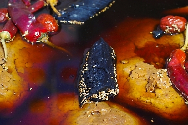 포토 JPG 한국문화 한국전통 한식 음식 식재료 고추 콩 사람없음 전통음식 항아리 양념 된장 장 간장 대추 발효 숯 메주 발효음식 국내포토 동양문화 전통 채소 곡류 한국 도자기 파일형식