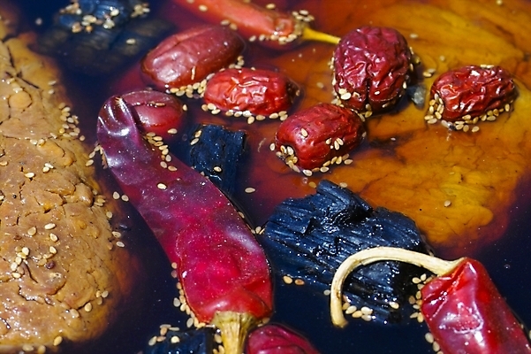 포토 JPG 한국문화 한국전통 한식 음식 식재료 고추 콩 사람없음 전통음식 항아리 양념 된장 장 간장 대추 발효 숯 메주 발효음식 국내포토 동양문화 전통 채소 곡류 한국 도자기 파일형식