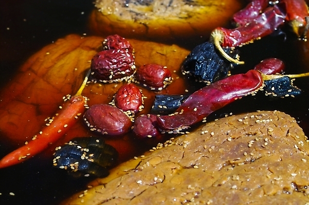 포토 JPG 한국문화 한국전통 한식 음식 식재료 고추 콩 사람없음 전통음식 항아리 양념 된장 장 간장 대추 발효 숯 메주 발효음식 국내포토 동양문화 전통 채소 곡류 한국 도자기 파일형식