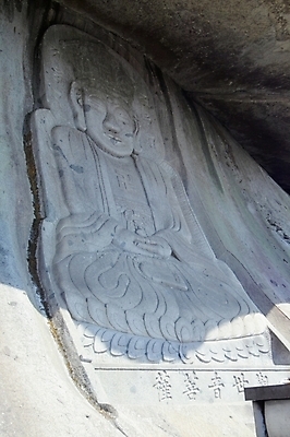 포토 JPG 주간 종교 벽 불교 종교용품 사람 야외 기도 불상 불교용품 보문사 석모도 좌불 국내포토 자연요소 사찰 강화도 파일형식