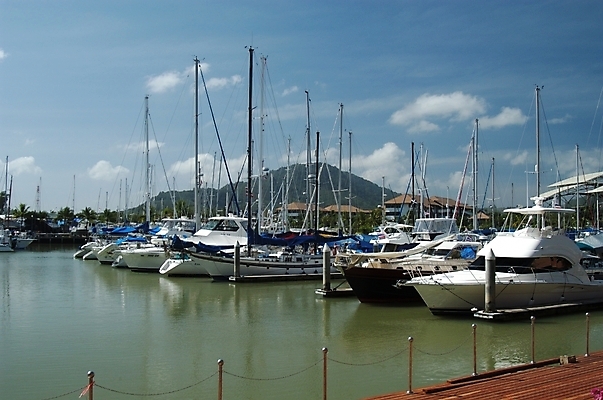 포토 JPG 주간 구름 아시아 바다 교통 수상교통 하늘 산 풍경 사람없음 야외 보트 모터보트 선박 국내포토 자연요소 나라 교통수단 배_교통 파일형식