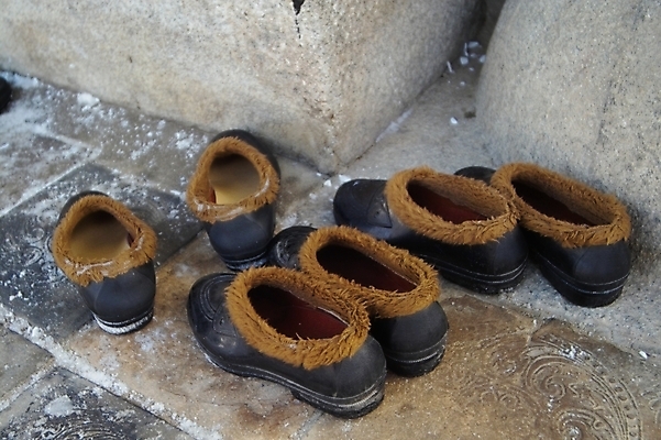 포토 JPG 잡화 옷 신발 겨울 사람없음 털신 국내포토 계절 파일형식