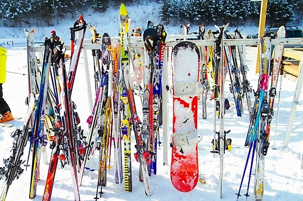 포토 JPG 주간 웰빙 스포츠용품 스포츠 겨울 레저 스키 겨울스포츠 스키장 야외 레포츠 눈 스노우보드 보드 리프트 용평 용평스키장 국내포토 자연요소 계절 날씨 보드_스포츠 오브젝트 평창 파일형식