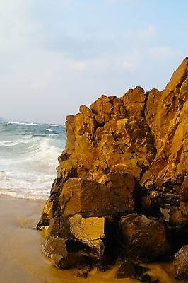 포토 JPG 주간 구름 사계절 계절 파도 바다 백그라운드 겨울 자연 하늘 풍경 해변 사람없음 야외 절벽 돌_바위 바위 동해 정동진 국내포토 자연요소 한국 생태계 강릉 파일형식