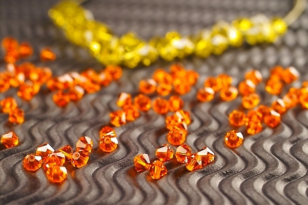 포토 JPG 옷 백그라운드 목걸이 장신구 미술 사람없음 장식 크리스탈 비즈 비즈공예 국내포토 문화예술 광석 공예 파일형식