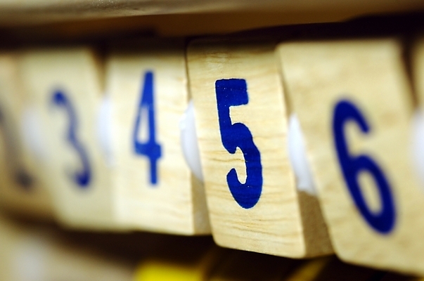 포토 JPG 스튜디오촬영 기호 생활용품 놀이 실내 근접촬영 사람없음 목재 장난감 숫자 놀이용품 블록 퍼즐 오브젝트 교구 교육용품 유아용 어린이용 국내포토 나무 문자 교육 뷰포인트 재료 내부 파일형식