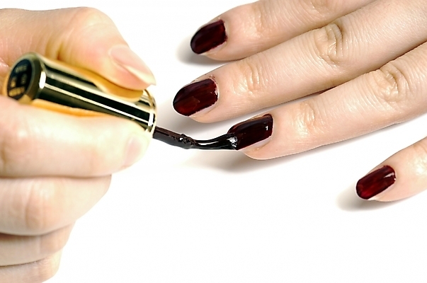 포토 JPG 스튜디오촬영 손 신체 페인팅 실내 사람 근접촬영 신체부위 하이앵글 뷰티 갈색 붓 색칠 네일아트 손톱 매니큐어 바르기 매니큐어솔 국내포토 뷰포인트 컬러 모션 내부 화장품 솔 파일형식