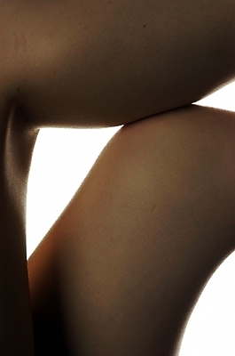 포토 JPG 스튜디오촬영 신체 실내 한명 사람 근접촬영 신체부위 다리 구부린 무릎 종아리 허벅지 국내포토 1 뷰포인트 모션 내부 파일형식