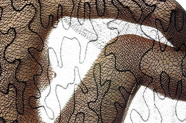 포토 JPG 스튜디오촬영 여자 신체 실내 한명 사람 근접촬영 누드 팔 종아리 허벅지 망사 여자만 여자한명만 국내포토 1 뷰포인트 내부 신체부위 직물 파일형식