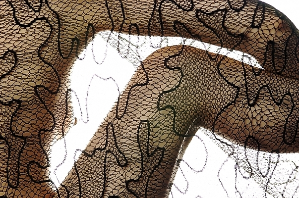 포토 JPG 스튜디오촬영 여자 신체 실내 한명 사람 근접촬영 누드 팔 종아리 허벅지 망사 여자만 여자한명만 국내포토 1 뷰포인트 내부 신체부위 직물 파일형식