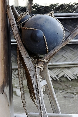 포토 JPG 주간 생활용품 농업 근접촬영 사람없음 야외 항아리 농기구 물통 오브젝트 지게 물지게 국내포토 자연요소 산업 뷰포인트 도자기 파일형식