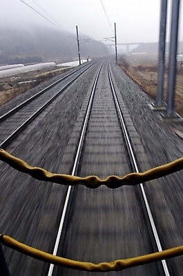 포토 JPG 주간 나무 식물 시설물 공공시설 현대건축 건축 길 자연 하늘 산 풍경 근접촬영 사람없음 야외 달리기 기찻길 기둥 레인 비닐하우스 철도의날 국내포토 자연요소 건축물 뷰포인트 농업 모션 시설 생태계 파일형식 법정기념일