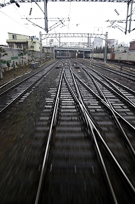 포토 JPG 주간 시설물 공공시설 현대건축 건축 길 자연 풍경 사람없음 야외 기찻길 레인 철도의날 국내포토 자연요소 건축물 시설 생태계 파일형식 법정기념일