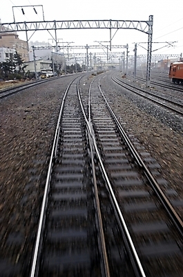 포토 JPG 주간 시설물 공공시설 현대건축 건축 길 자연 하늘 풍경 빌딩 사람없음 야외 건물 기찻길 레인 철도의날 국내포토 자연요소 건축물 시설 생태계 파일형식 법정기념일