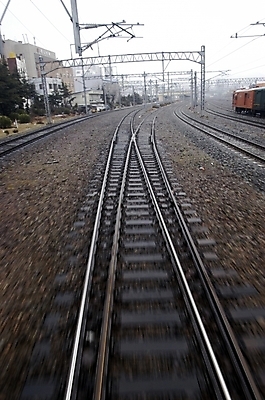 포토 JPG 주간 시설물 공공시설 현대건축 건축 길 자연 하늘 풍경 사람없음 야외 건물 기찻길 레인 철도의날 국내포토 자연요소 건축물 시설 생태계 파일형식 법정기념일