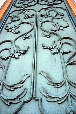 포토 JPG 주간 문양 시설물 현대건축 건축 로우앵글 근접촬영 사람없음 야외 문 건축부분 대문 청동 국내포토 자연요소 건축물 뷰포인트 파일형식