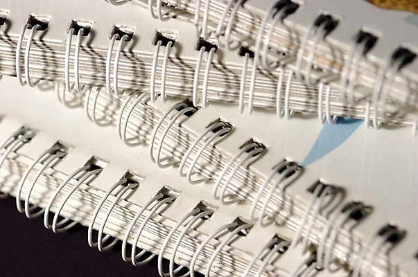 포토 JPG 스튜디오촬영 문구용품 실내 근접촬영 사람없음 하이앵글 사무용품 공책 용수철 오브젝트 스프링노트 스프링철 일부 국내포토 뷰포인트 내부 파일형식