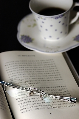 포토 JPG 잡화 안경 커피 음료 음식 생활용품 비즈니스 문구용품 근접촬영 사람없음 책 하이앵글 사무용품 커피잔 오브젝트 무테안경 국내포토 뷰포인트 잔 파일형식