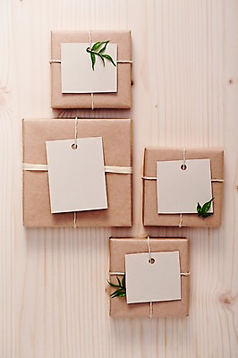 포토 JPG 스튜디오촬영 식물 리본 백그라운드 잎 포장 나뭇잎 안내 프레임 실내 선물포장 선물 사람없음 장식 선물상자 상자 메모지 알림 오브젝트 국내포토 내부 사무용품 파일형식