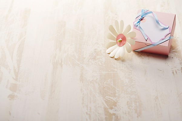 포토 JPG 주간 꽃 리본 종이 백그라운드 포장 프레임 실내 선물포장 선물 사람없음 장식 선물상자 상자 장난감 메모지 오브젝트 국내포토 자연요소 식물 내부 사무용품 파일형식