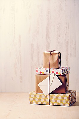 포토 JPG 주간 리본 백그라운드 포장 편지봉투 실내 선물포장 선물 사람없음 장식 선물상자 상자 쌓기 편지 오브젝트 국내포토 자연요소 모션 봉투 내부 파일형식