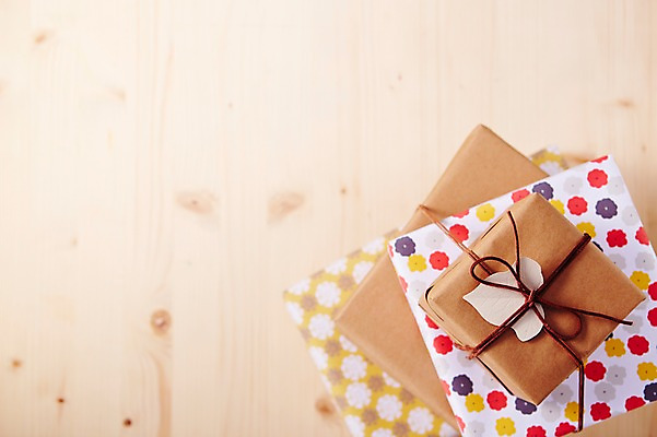 포토 JPG 주간 리본 백그라운드 포장 실내 선물포장 선물 사람없음 아웃포커스 장식 선물상자 상자 쌓기 끈 오브젝트 국내포토 자연요소 모션 촬영기법 내부 파일형식