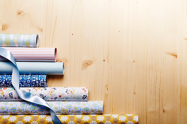 포토 JPG 스튜디오촬영 리본 종이 백그라운드 재료 포장 실내 선물포장 선물 사람없음 장식 끈 포장지 오브젝트 포장재료 국내포토 내부 파일형식