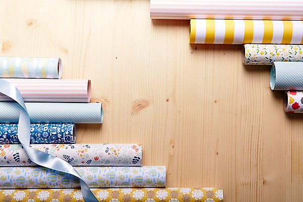 포토 JPG 스튜디오촬영 리본 종이 배경화면 백그라운드 재료 포장 실내 선물포장 선물 사람없음 장식 끈 포장지 오브젝트 포장재료 국내포토 내부 파일형식