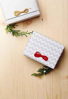 포토 JPG 스튜디오촬영 식물 리본 백그라운드 잎 포장 실내 선물포장 선물 사람없음 장식 선물상자 상자 오브젝트 국내포토 내부 파일형식