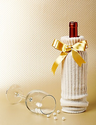 포토 JPG 스튜디오촬영 리본 음료 백그라운드 와인잔 포장 주류 실내 선물포장 선물 사람없음 장식 와인 천 구슬 오브젝트 국내포토 술잔 내부 직물 파일형식