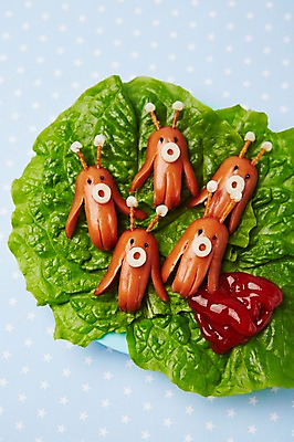 포토 JPG 스튜디오촬영 모양 음식 컨셉 채소 식재료 재료 사람없음 장식 귀여움 우주비행사 외계인 소시지 상추 케첩 햄 국내포토 실내 육류 우주 미확인물체 소스_음식 가공식품 파일형식