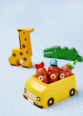 포토 JPG 스튜디오촬영 모양 동물 모자 음식 컨셉 식재료 재료 자동차 사람없음 아웃포커스 장식 장난감 소풍 귀여움 소시지 기린 햄 악어 국내포토 잡화 육상교통 포유류 파충류 촬영기법 실내 육류 야외활동 가공식품 파일형식