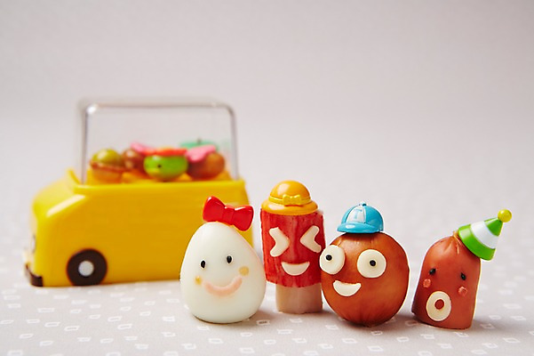 포토 JPG 스튜디오촬영 모양 모자 음식 컨셉 식재료 재료 자동차 버스 사람없음 아웃포커스 장식 장난감 귀여움 소시지 햄 메추리알 맛살 국내포토 잡화 육상교통 대중교통 촬영기법 실내 육류 알 가공식품 파일형식