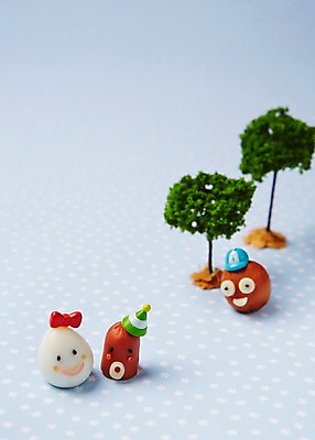 포토 JPG 스튜디오촬영 모양 나무 모자 음식 컨셉 식재료 재료 사람없음 아웃포커스 장식 귀여움 소시지 햄 메추리알 국내포토 식물 잡화 촬영기법 실내 육류 알 가공식품 파일형식