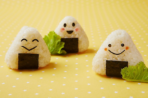 포토 JPG 스튜디오촬영 모양 음식 컨셉 채소 식재료 재료 밥 실내 표정 사람없음 장식 귀여움 상추 주먹밥 삼각김밥 국내포토 내부 김밥 파일형식